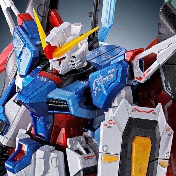 RGガンプラ「ストフリ」「デスティニー」がチタニウムフィニッシュVer