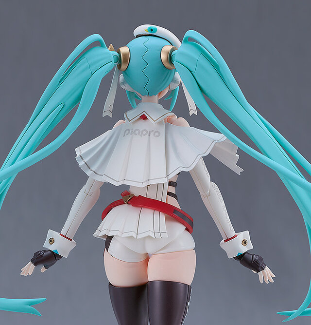 思わず目が向く太もも！トリダモノ氏による初音ミク「レーシングミク