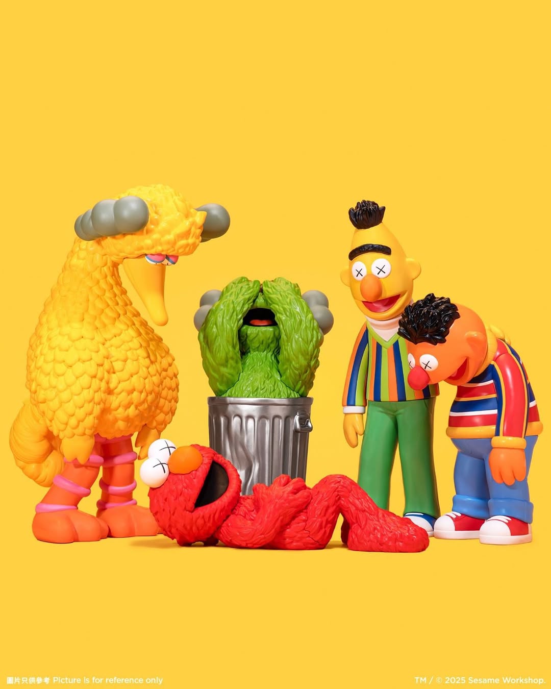 KAWS × セサミストリート の “Vinyl Figure Collection” が10月16日(木