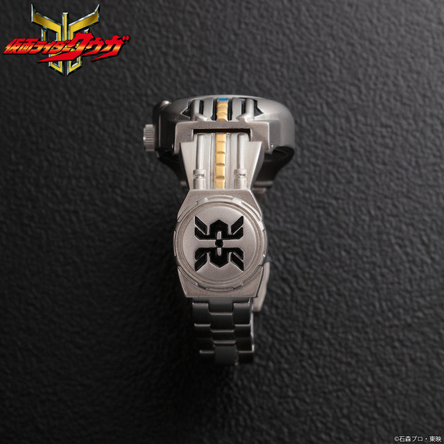仮面ライダークウガ」変身ベルト・アークルを模した腕時計が登場