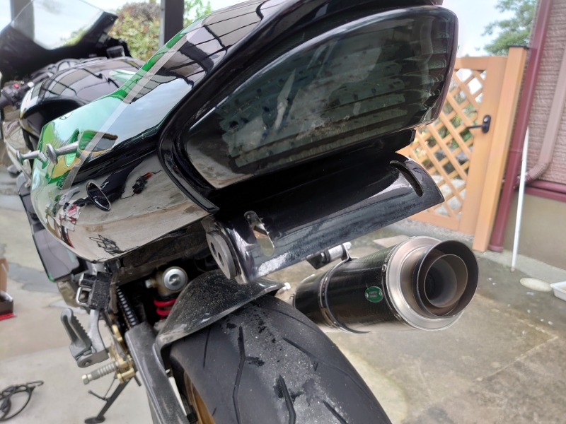 ACTIVE LEDウインカー(ライセンスホルダー付) スモークレンズ の取付け