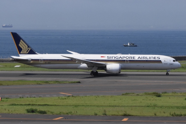 787通算1,000機目記念」特別塗装機 シンガポール航空 (787-10 | 9V-SCP