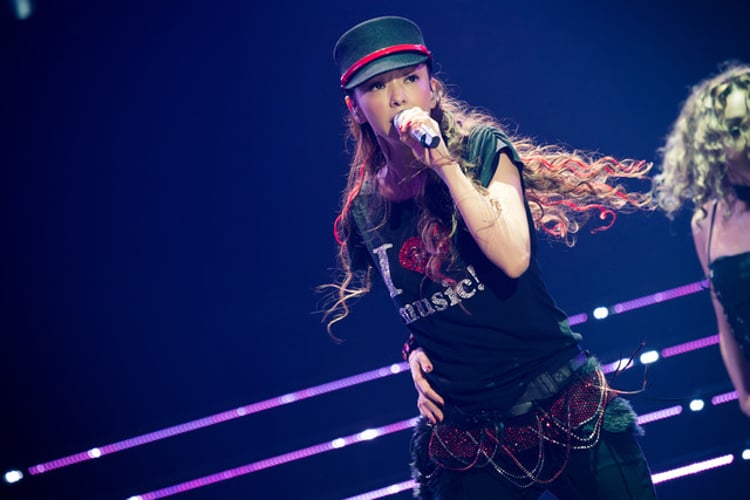 安室奈美恵がついに引退、沖縄でファン魅了した最後のライブ