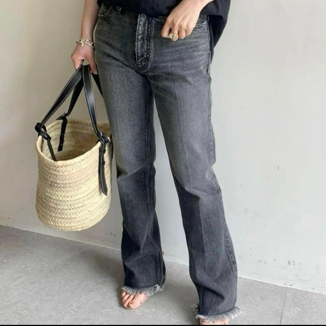 【美品】ウィムガゼット セミフレアデニム 美脚シルエット カットオフ26 Whim Gazette（ウィムガゼット）の「センタープレスセミフレアデニム