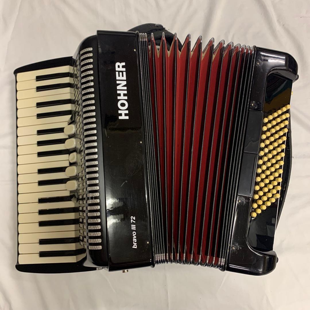 Hohner Bravo III 72 アコーディオン　 34鍵 72ベース Hohner Bravo III 72 Accordion With Black Bellows | Music & Arts