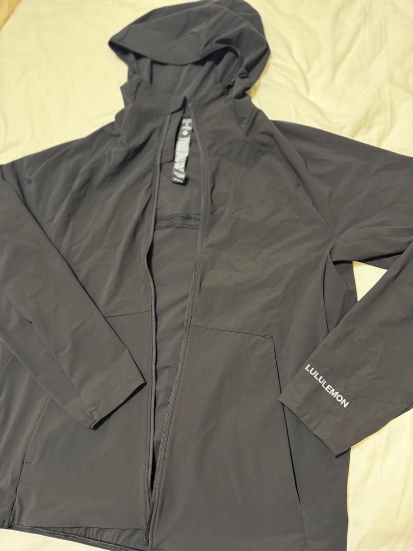 Lululemon フード付きグレーアウター 耐水インサレート フード付きジャケット | ジャケット&アウター