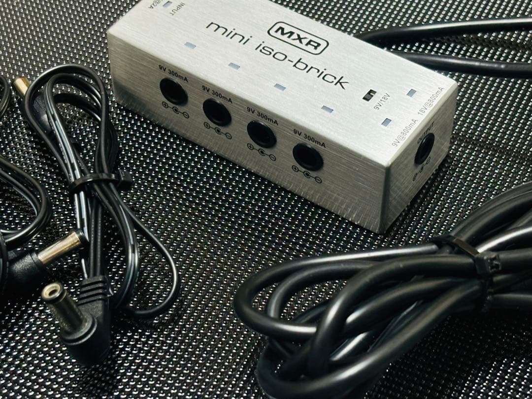 MXR M239 mini iso brick パワーサプライ MXR M239 Mini Iso-Brick 5-output Mini Isolated Pedal Power Supply